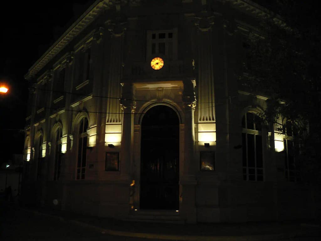 Fachada del Banco Provincia San Antonio de Areco ó Lobos (No estoy Seguro) ?